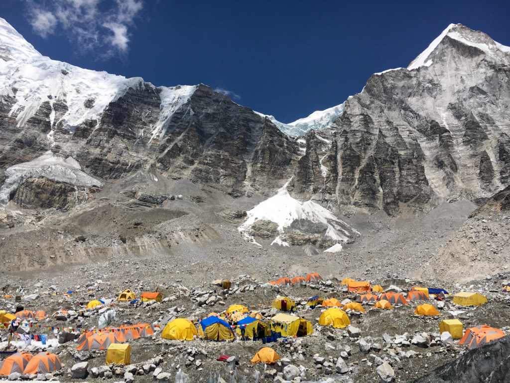 Khung cảnh ở Everest Base Camp