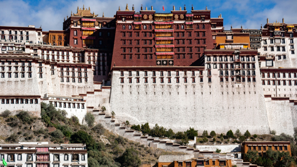 Cung điện Potala ở Lhasa Tây Tạng